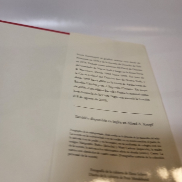 Spanish book used "My mundo adorado Sonia Sotomayor" book - Picture 9 of 13